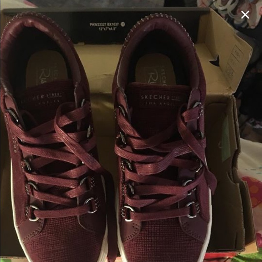 Never Worn Skechers Women’s Shoes Size 6.5